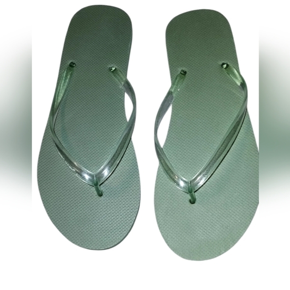 Shoes - Green foam flip flops